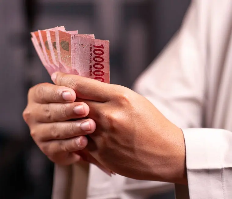 alt deskriptif Indonesia tentang aplikasi pencatatan investasi dan anggaran keluarga